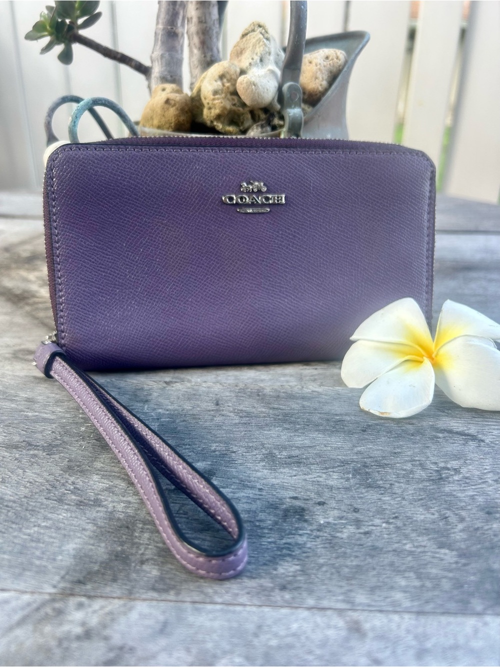 Coach zip around Long wallet Lilac Grained Leather